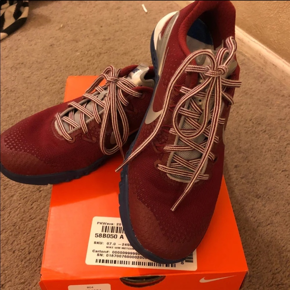 Women's Nike Metcon 4 Americana - size 7